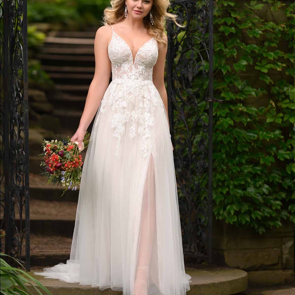Essence Of Australia D2840 Wedding Dress